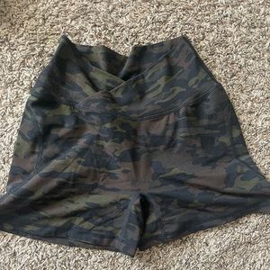 Alphalete camo shorts size xs